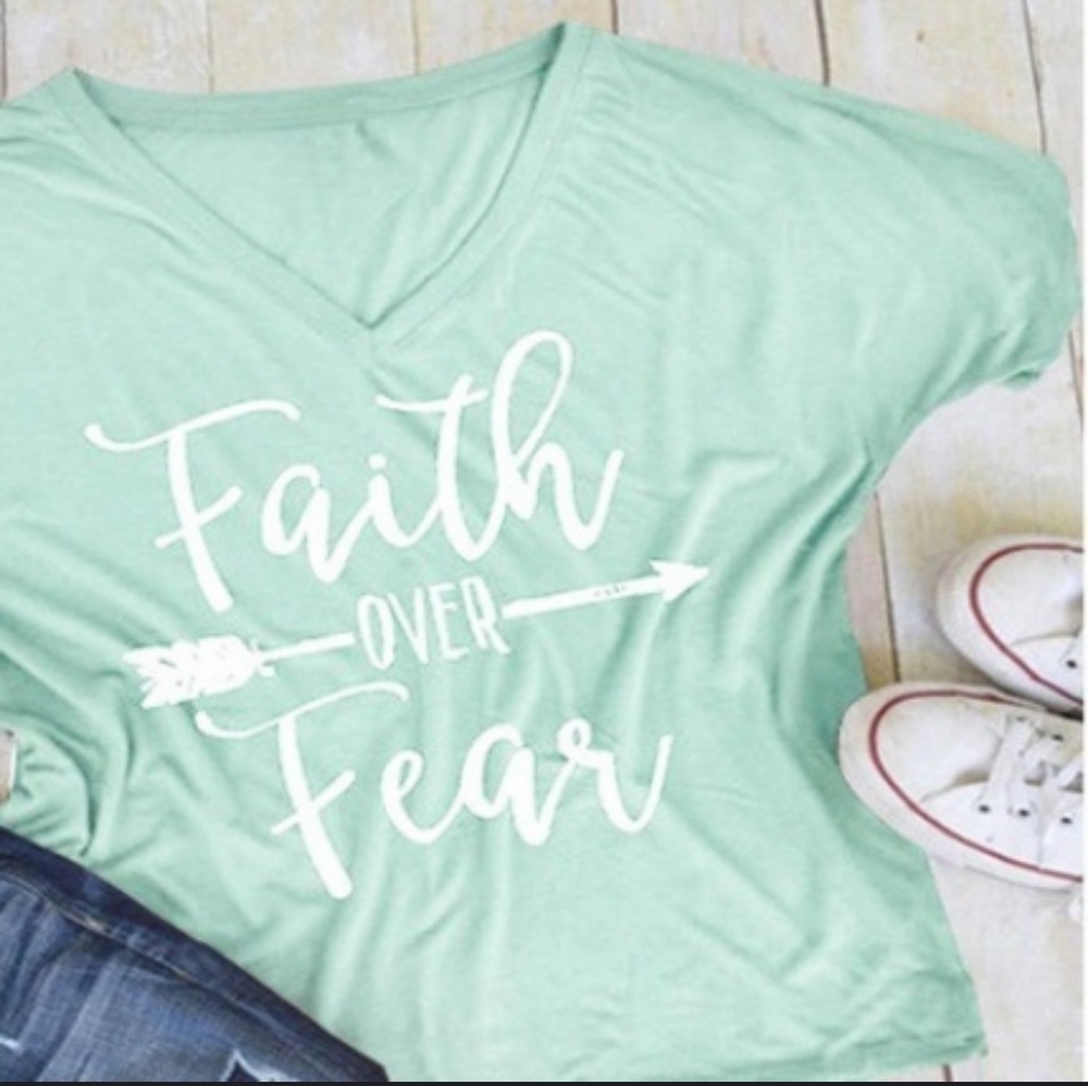 FAITH OVER FEAR GRAPHIC TEE